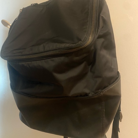 SOLD (145$) Lululemon spring fling backpack - Picture 15 of 16